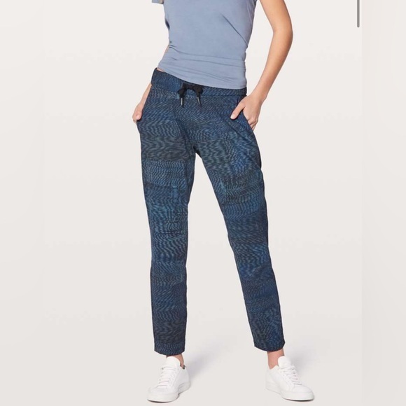 Lululemon Size 6 • Blue On the Fly Luxtreme Pants. - Picture 1 of 4